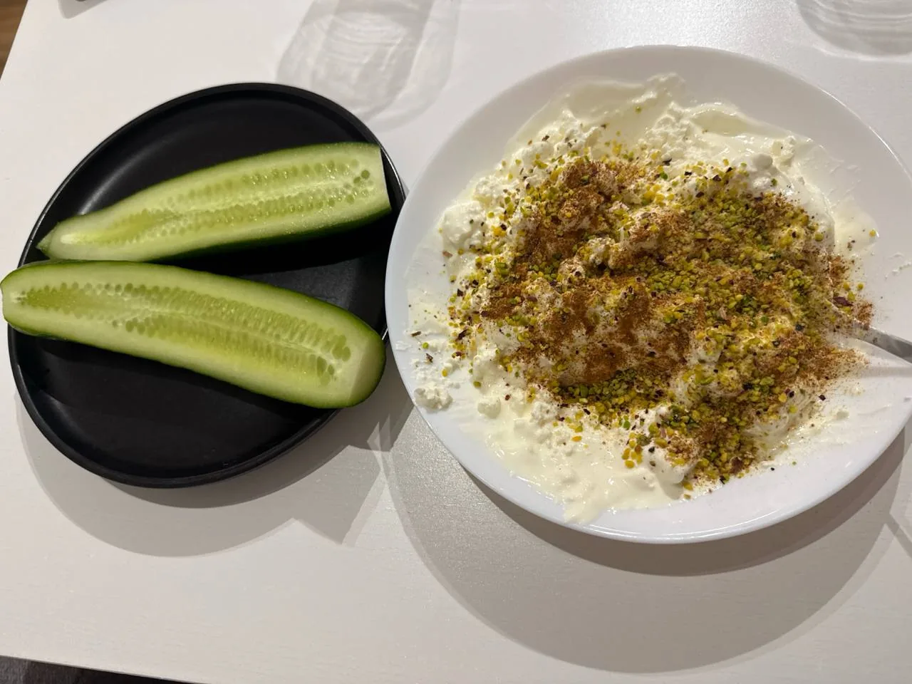 Abstrakcyjna grafika powiązana z dietą 1500 kcal i zdrowym stylem życia