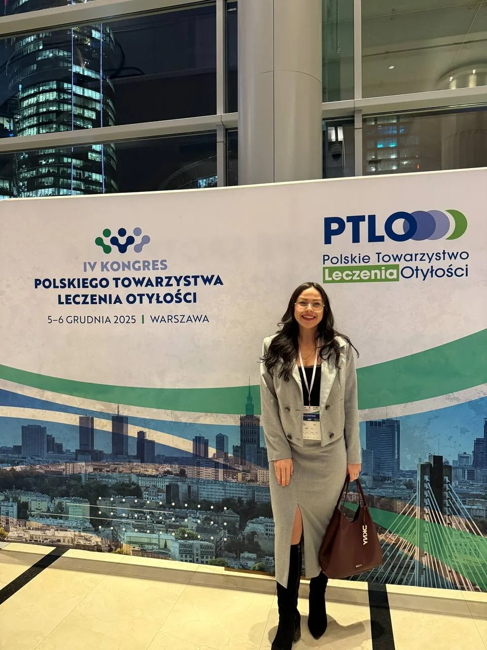 Plakat konferencji Polskiego Towarzystwa Leczenia Otyłości z informacją o IV Kongresie w Warszawie