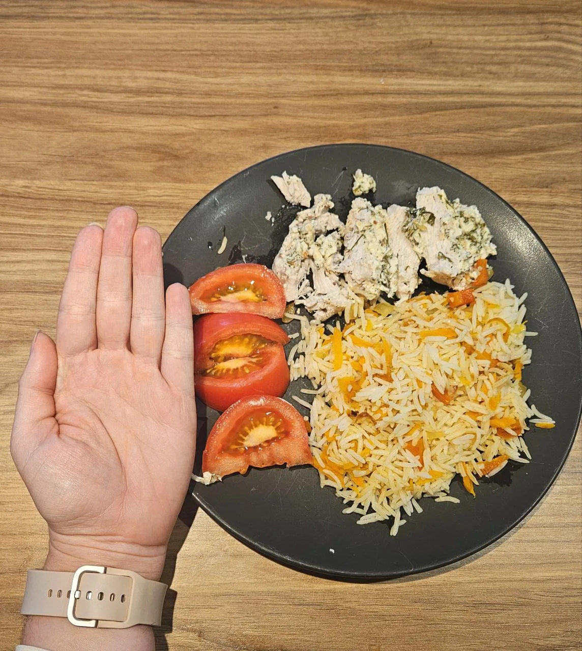 Portretowe zdjęcie użyte jako grafika do artykułu o tym, jak bezpiecznie schudnąć 5 kg pod opieką lekarza