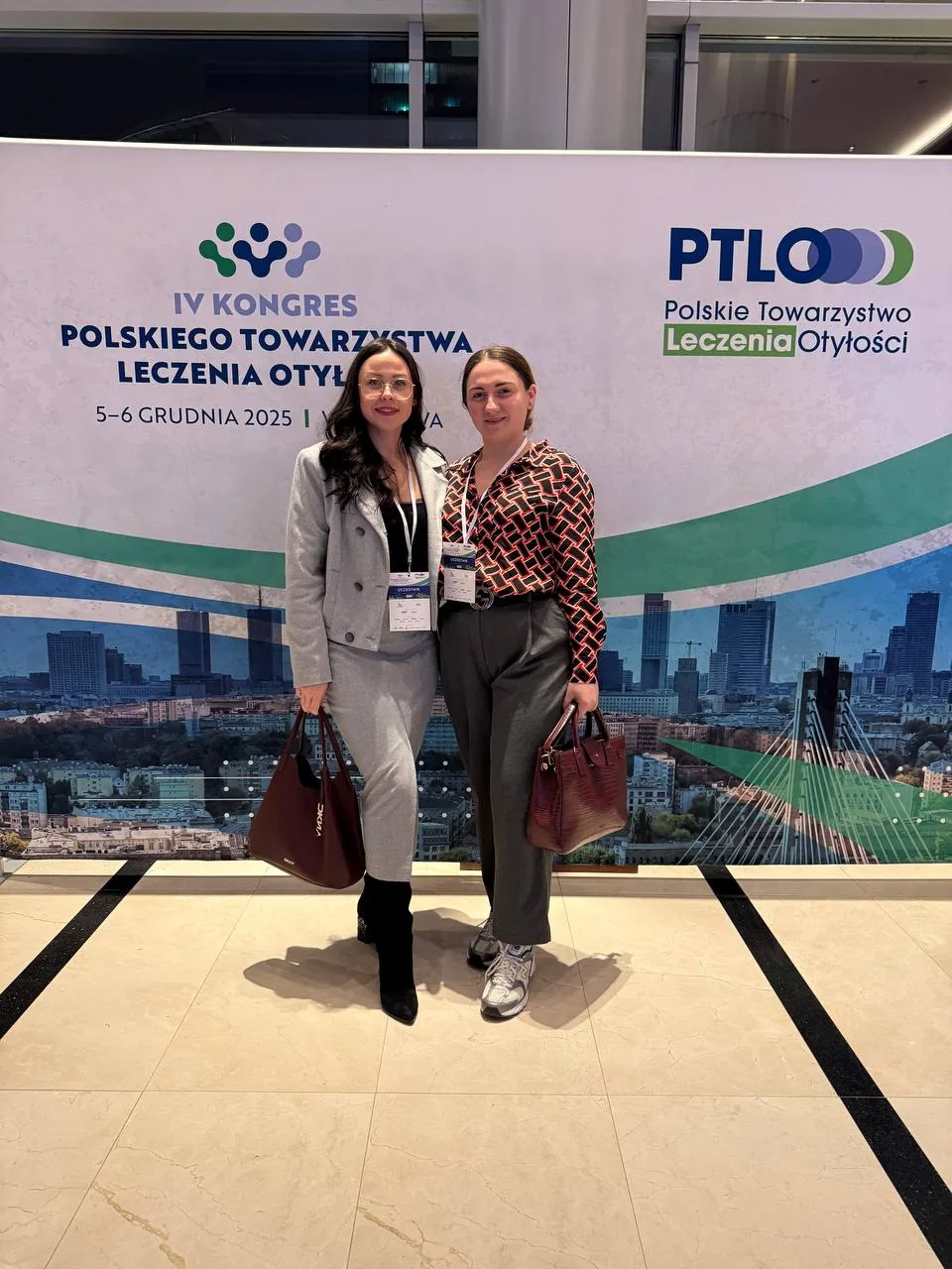 Plakat kongresu Polskiego Towarzystwa Leczenia Otyłości z informacją o wydarzeniu naukowym