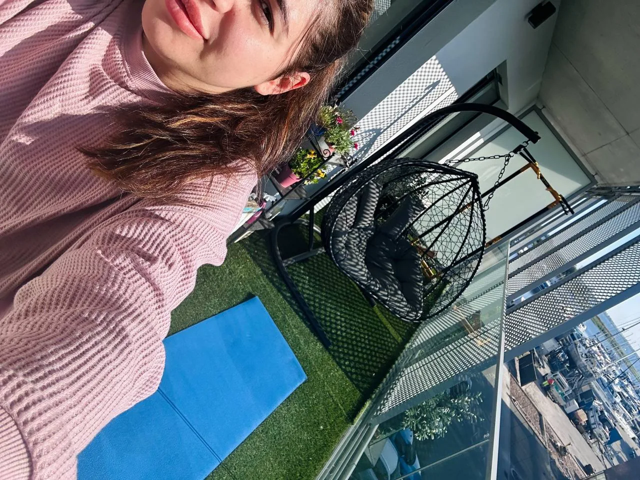 Abstrakcyjna fotografia użyta jako tło przy treści o kosztach terapii lekami GLP-1