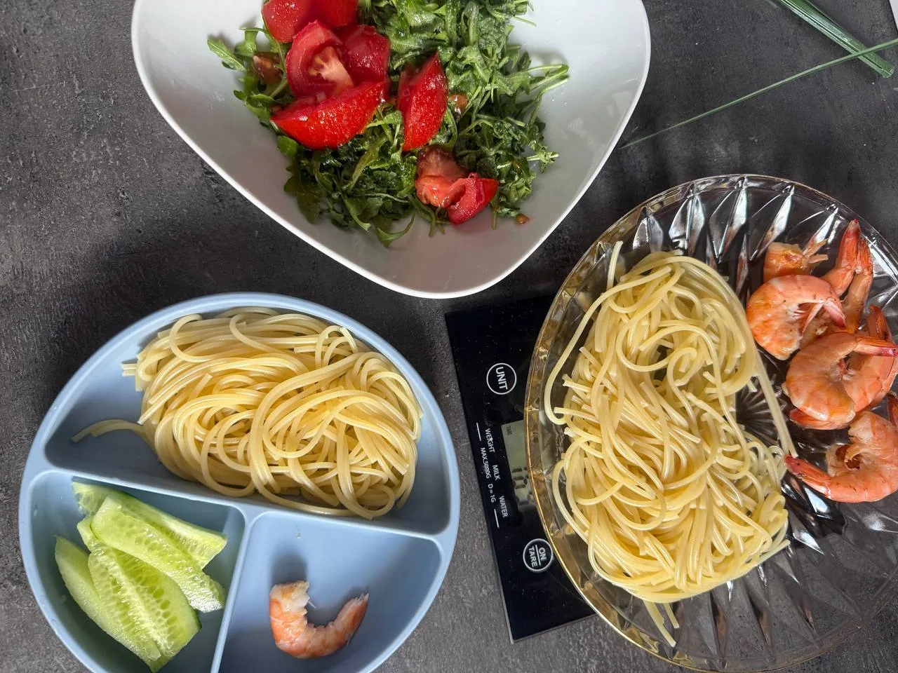 Zdjęcie w poziomie, dekoracyjny kadr powiązany z tematem osoby po diecie pudełkowej