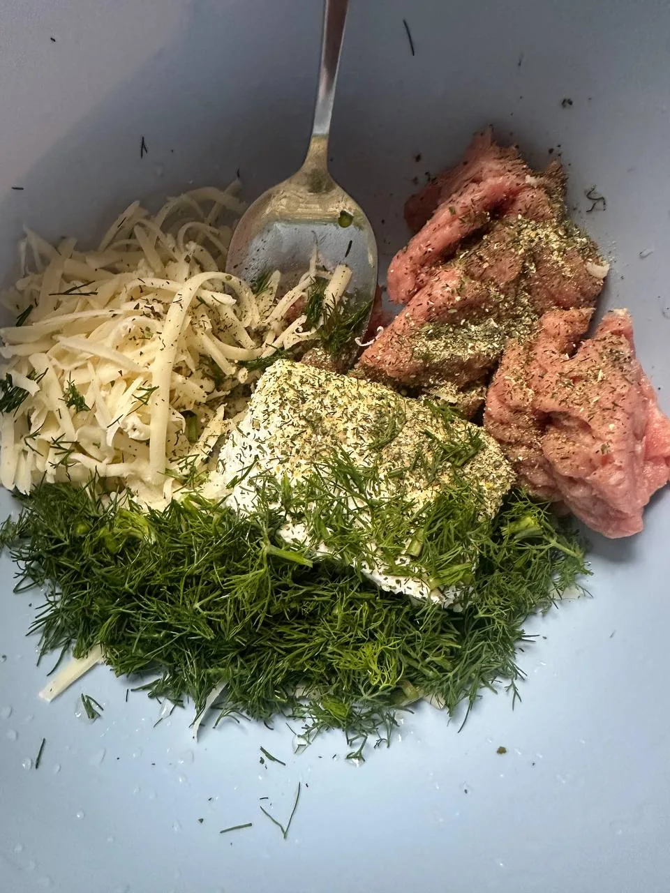 Neutral portret osoby, używany jako ilustracja strony o wsparciu dla osób ze stłuszczeniem wątroby